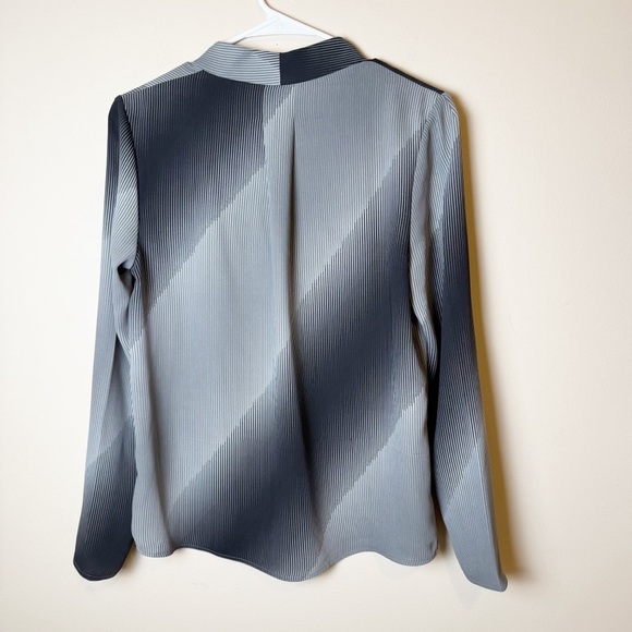 Babaton Gray Pleated Blouse - Picture 4 of 11